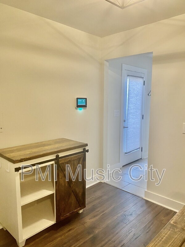 Photo - 2126B Burns St