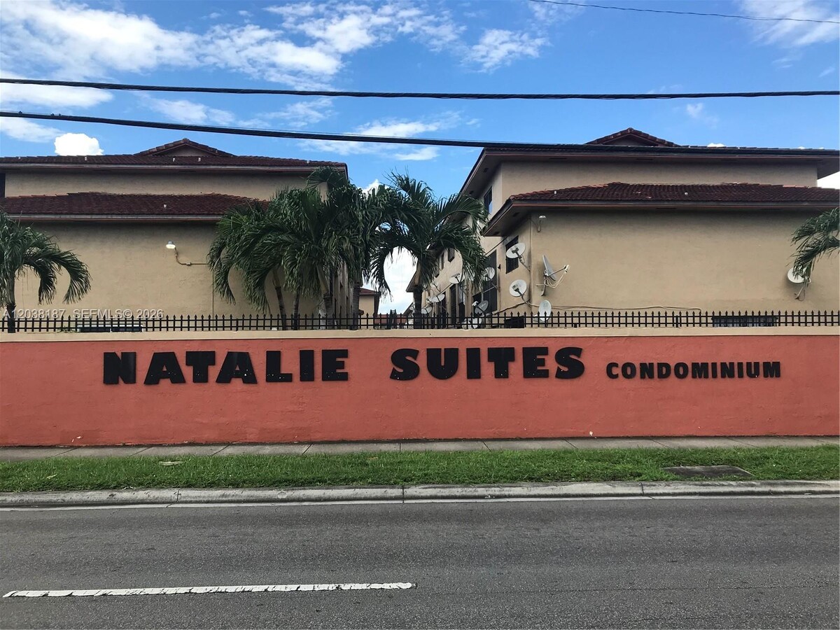 Photo - 2319 W 60th St Unidad D212