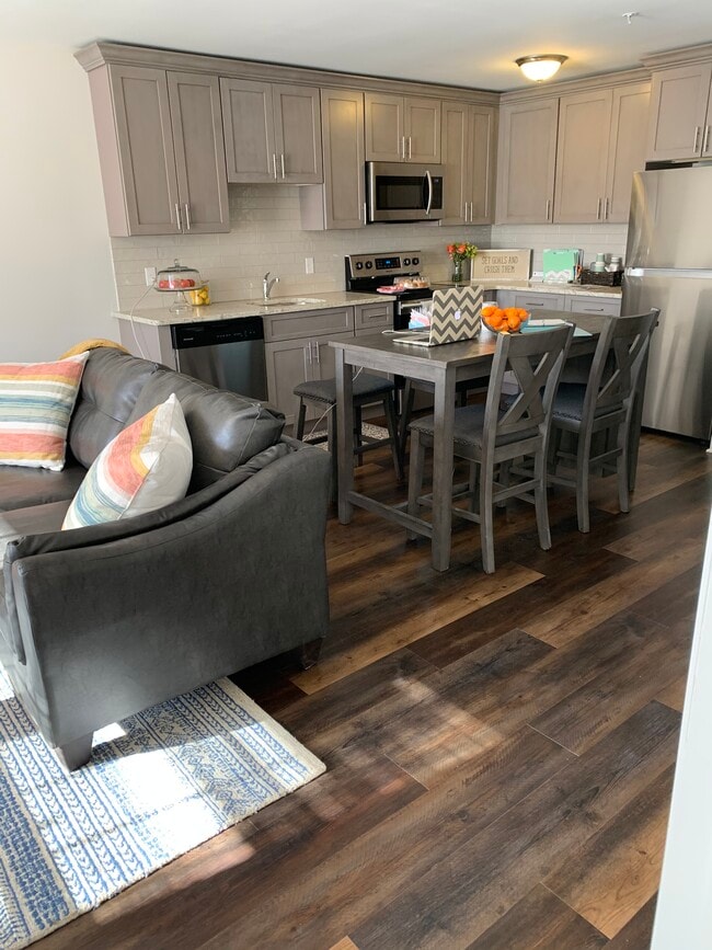 Photo - 998 Washington Ave