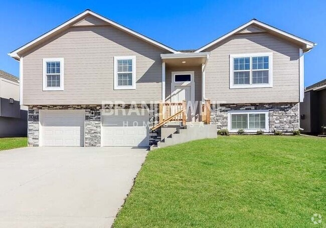 Building Photo - COMING SOON! APPLY NOW! 4BED 3BATH Rental