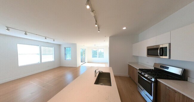 Photo - 1121 Greenleaf Ave