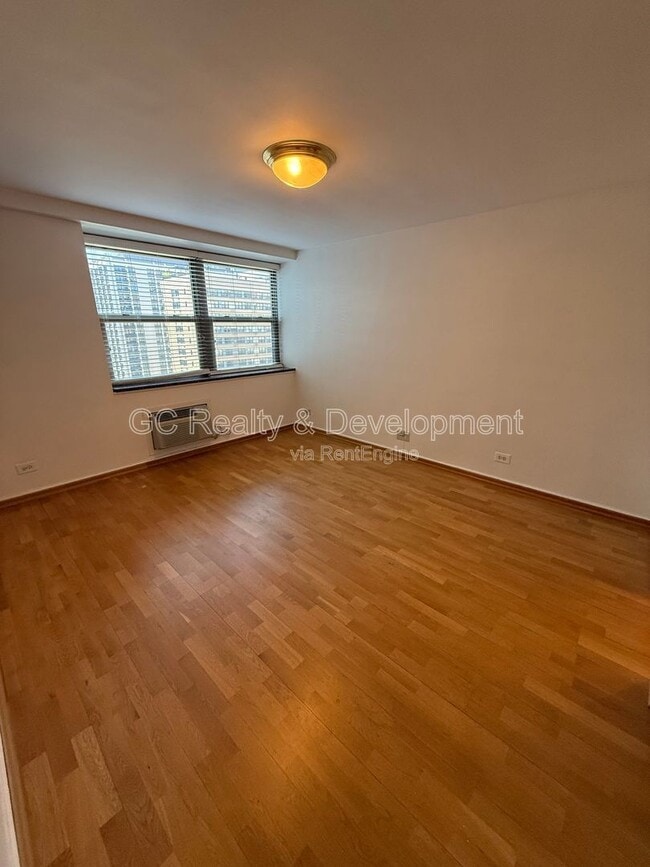 Photo - 253 E Delaware Pl Unit 19c