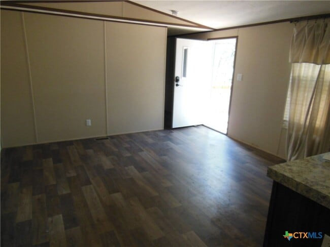 Photo - 127 Quail Run St