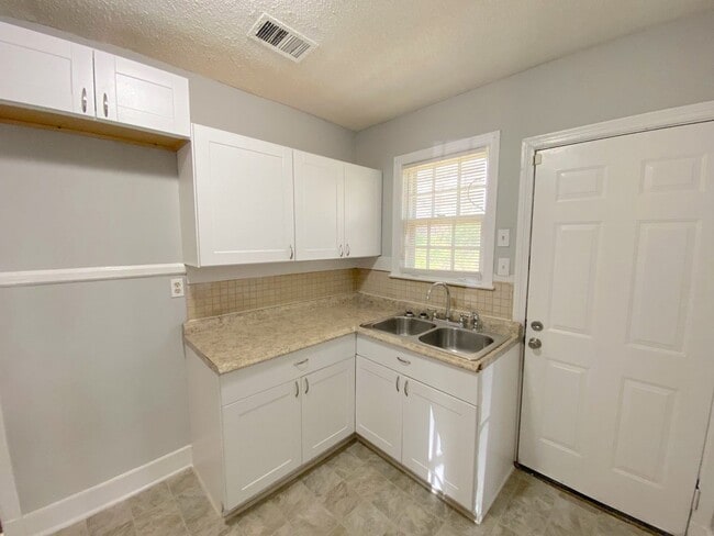 Photo - 722 Lydgate Rd