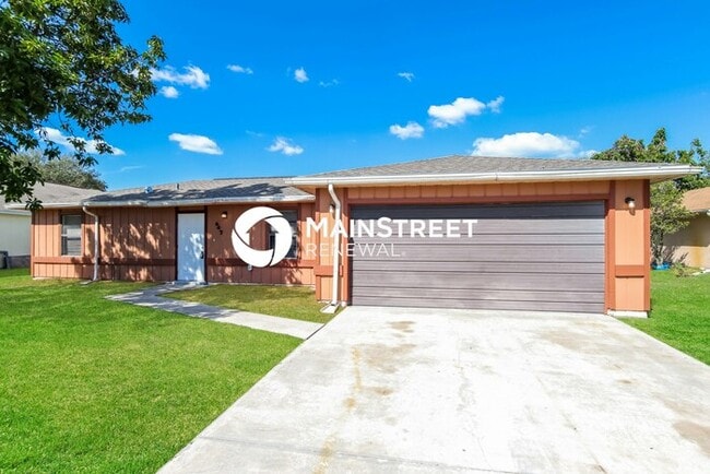 Photo - 3 Bedroom Pet-Friendly Home in Palm Bay, FL with Main Street Renewal