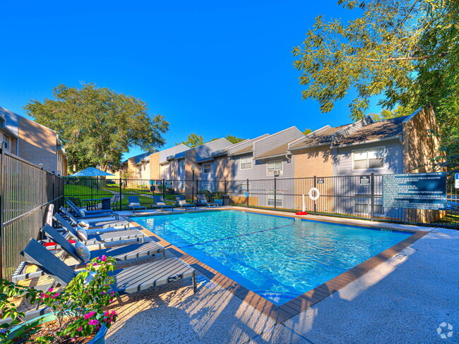 Pool - Cambridge Court Rental