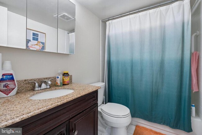 Photo - 1420 Locust St Unit 14H