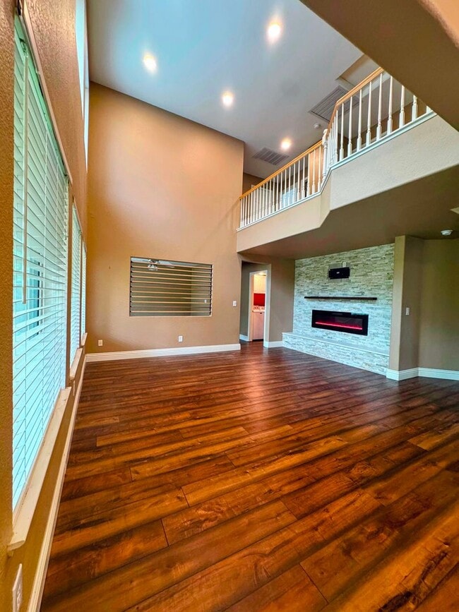 Photo - Spacious4bd home with Loft - Beautiful Folsom Neighborhood