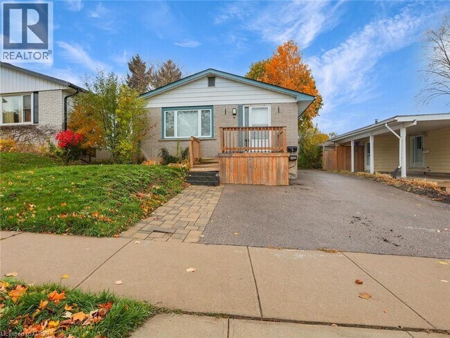 Photo - 55 Silver Aspen Crescent