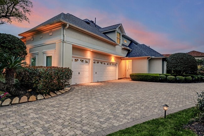 Photo - 1631 Lakeshore Way