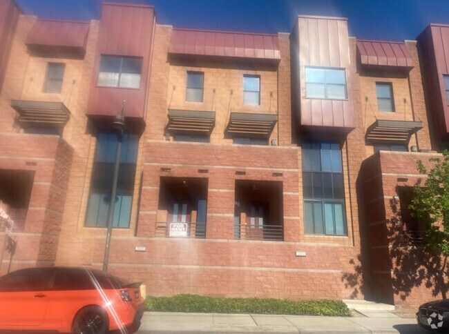 Building Photo - 305 S Wilson St Rental