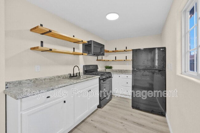 Photo - 703 Mills St