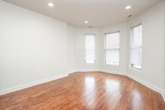 Photo - 4837 S St Lawrence Ave Unit 3