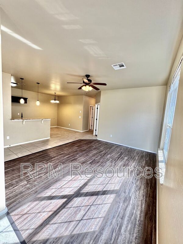 Photo - 115 Bison Ct Way