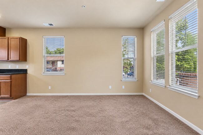 Photo - 275 La Rue Ave Unit D