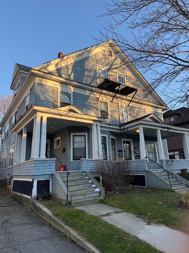 Photo - 59 Bartlett Ave Unidad #5