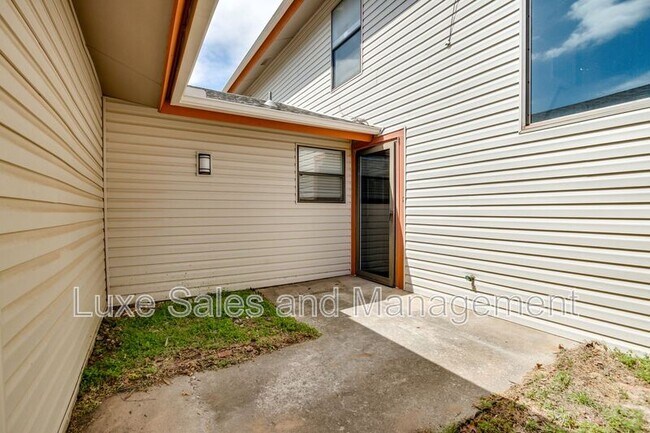 Photo - 1705 N Gleason Ave