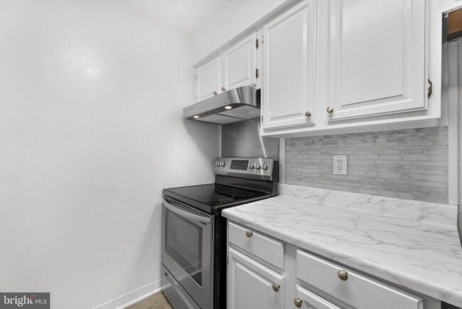 Building Photo - 2415 Ravens Crest Dr Rental