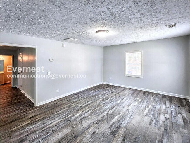 Photo - 306 Walker Dr