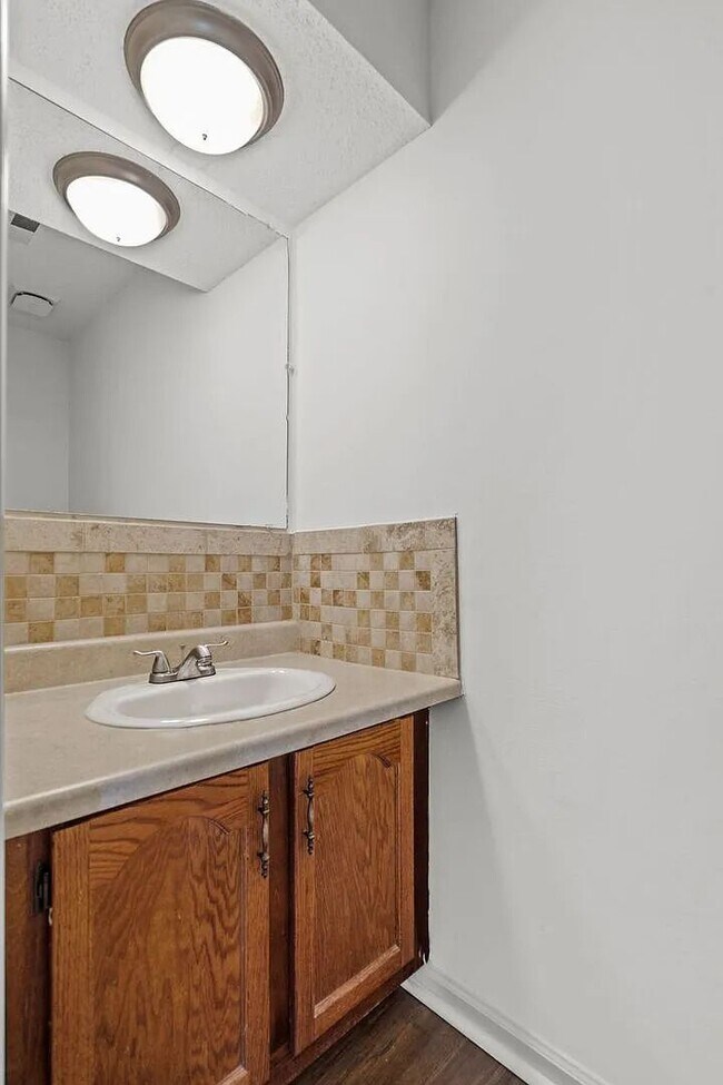 Photo - 1304 Essex Ct Unit Apt B