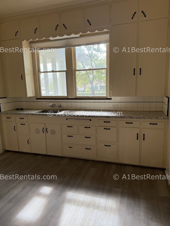 Photo - 107 Hackberry Ave