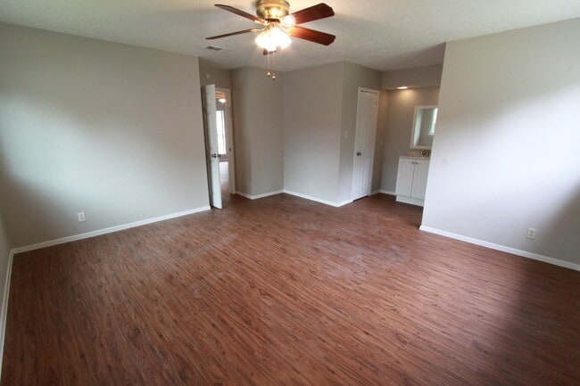 Building Photo - East Austin 4BR Gem on Cul-de-Sac w/ Spacious Lot & Updates