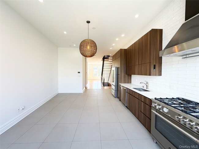 Photo - 333 Tompkins Ave Unit #2