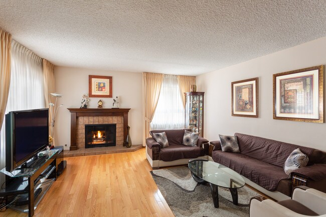Photo - 5401 Zelzah Ave