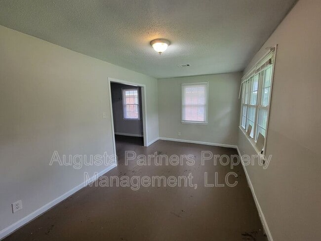 Photo - 2111 Dyer St