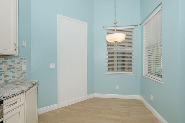 Photo - 341 SW Kestor Dr