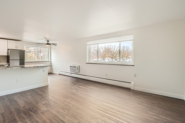 2475 S Vine St Apts