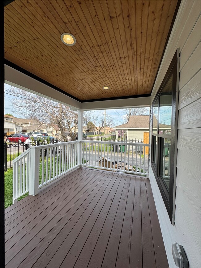 Photo - 923 Adele St