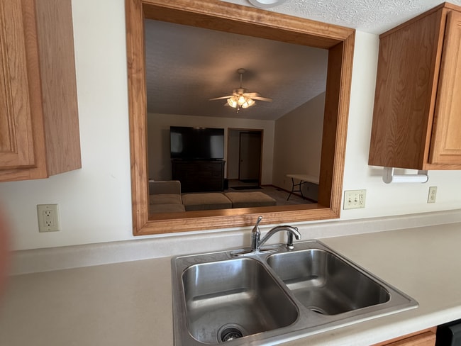 Photo - 148 Trader Ct