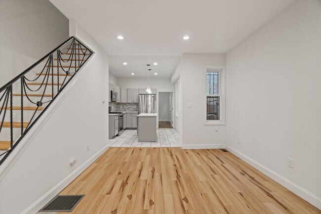 Photo - 1630 Edgley St