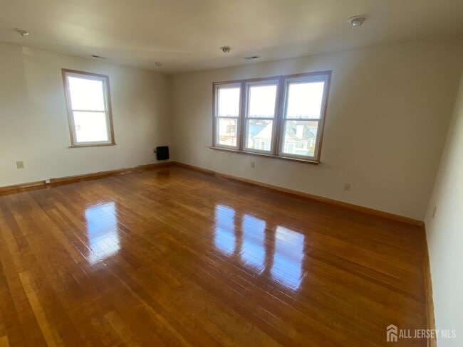 Photo - 155 Livingston Ave