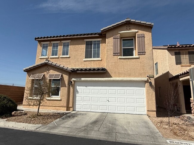 Building Photo - Spacious 4 bedroom home!