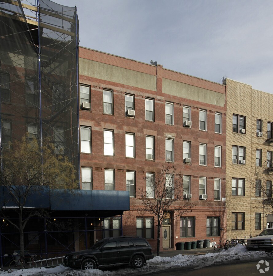 Photo - 101 Greenpoint Ave
