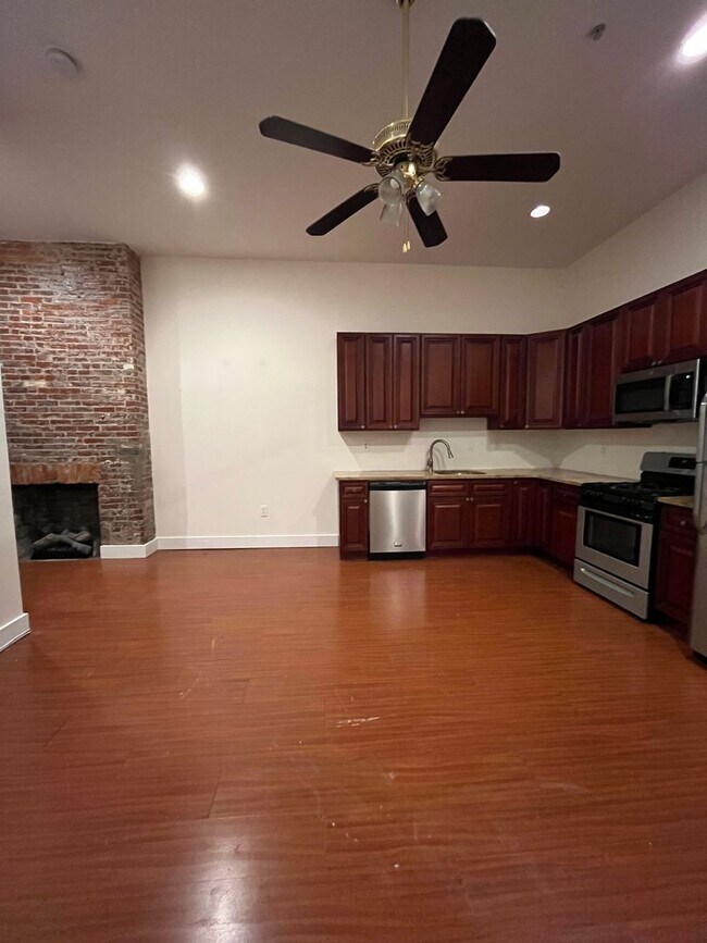 Photo - Spacious Two Bedroom Apartment in Washingt... Unidad #1 (1F)