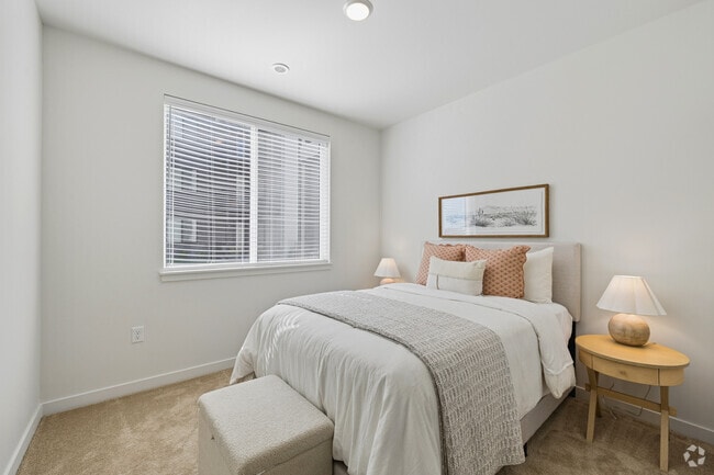 2BR, 2BA - 950SF - Bedroom