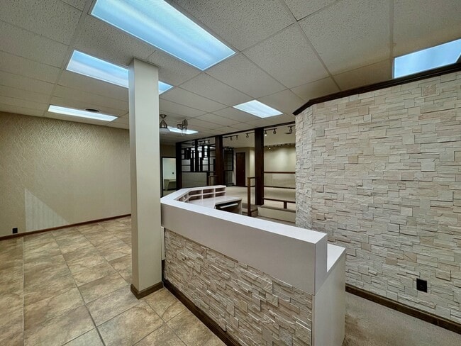 1207 W Main St