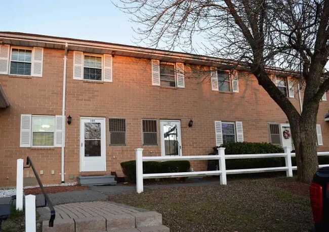 Building Photo - 105 Elmwood Dr