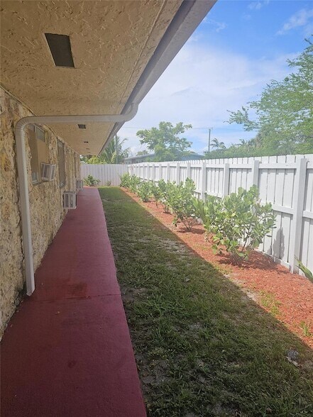 Photo - 345 NW 5th St Apartment Unit 2