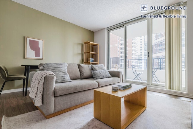 Building Photo - 850 N Randolph St Rental