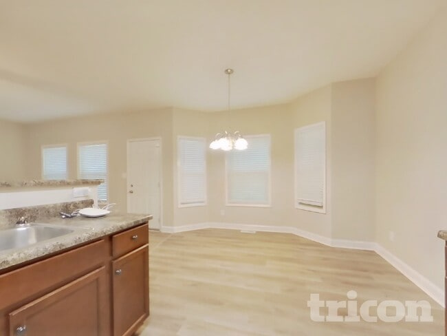 Photo - 124 Kings Crossing Ct