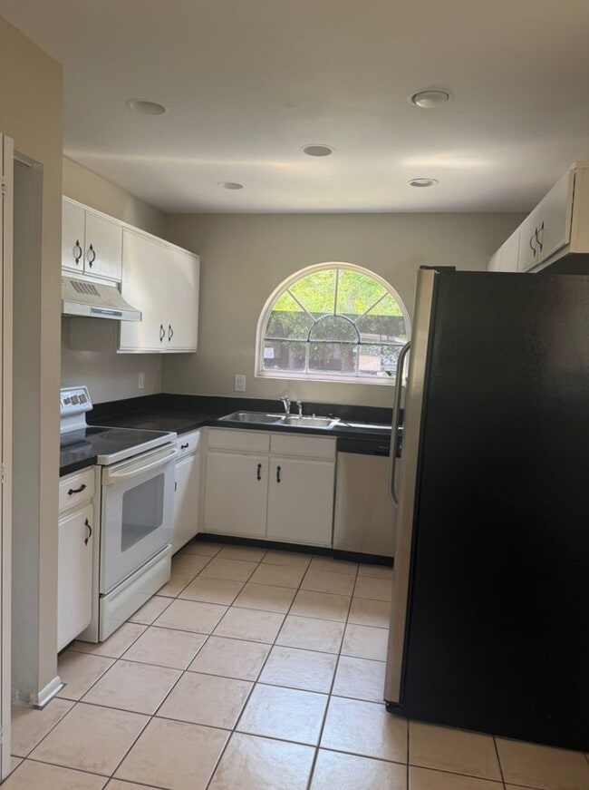 Photo - 160 Edgewater Cir