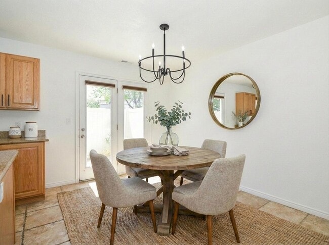 Photo - 450 W 1800 N