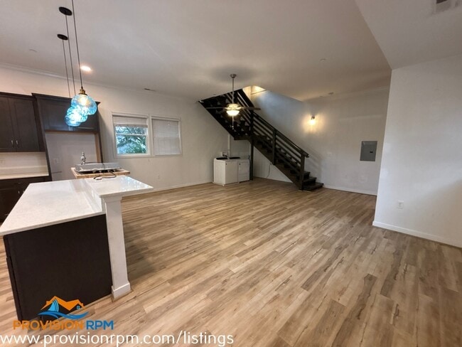 Photo - 915 Jackson St