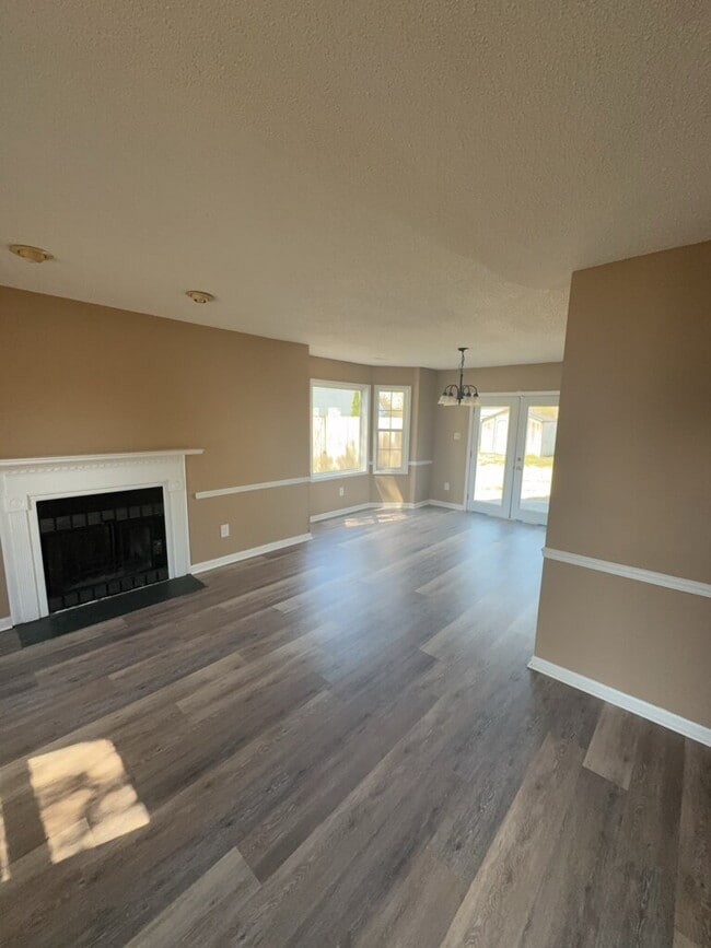 Photo - 105 Palamino Ct