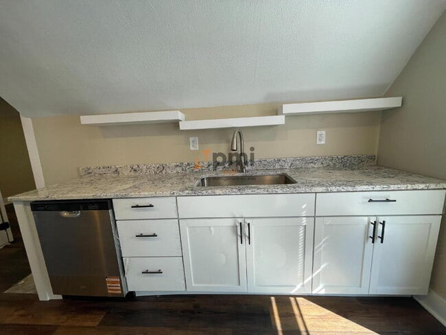 Photo - 1204 Manhattan St