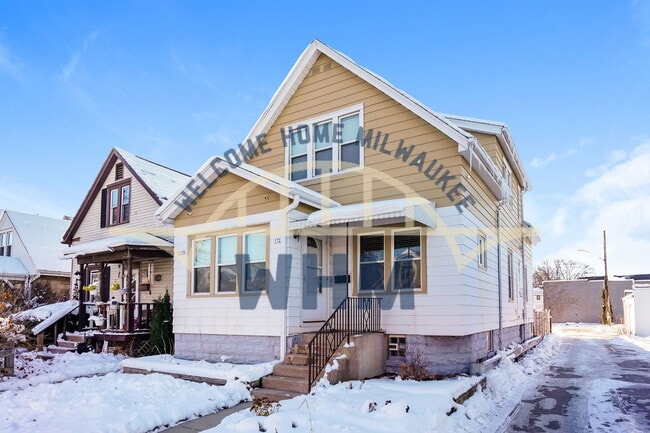 Building Photo - 1721 S 72nd St